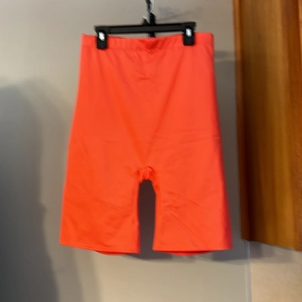 FABLETICS SHAPING WAIST SHORTS NWT - Picture 3 of 5